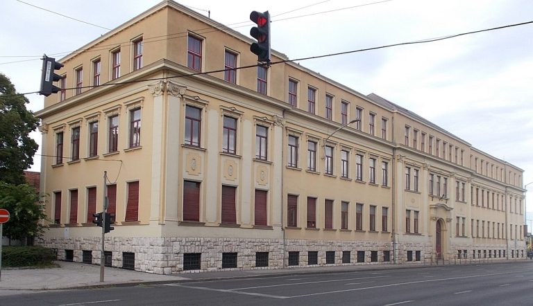 Pécs Üniversitesi ana binası